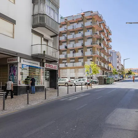 Urban Elegance Apartment Almada