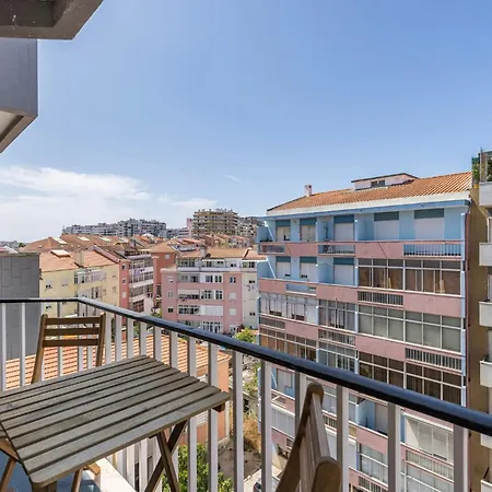 Urban Elegance * Almada