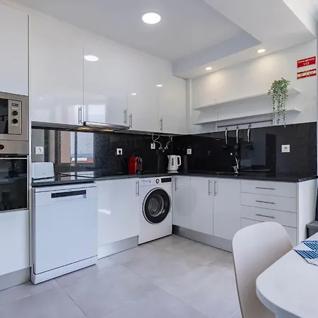 Urban Elegance Apartment Almada