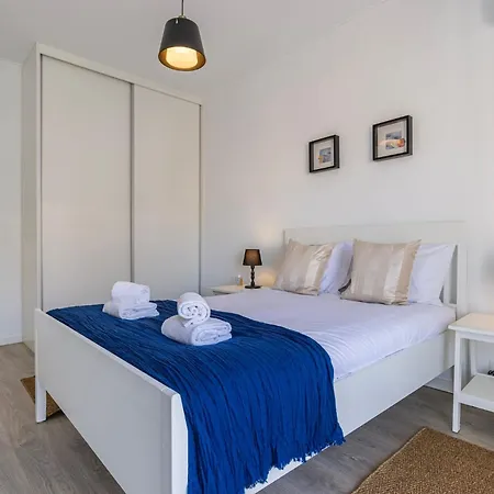 Urban Elegance Апартаменты