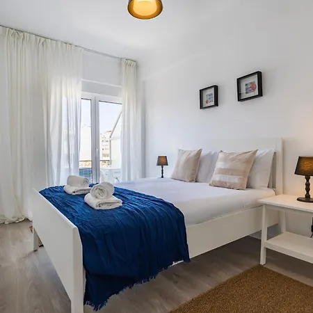 Urban Elegance Apartment Almada