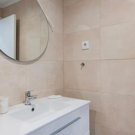 Urban Elegance Апартаменты